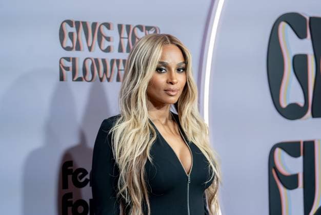November 21, 2025, Beverly Hills, California, USA: Ciara arrives on the red carpet of the 2025 Give Her FlowHERS Gala at The Beverly Hilton Hotel in Beverly Hills, California on November 21, 2025. Beverly Hills USA - ZUMAt169 20251121_zep_t169_014 Copyright: xConnorxTerryx