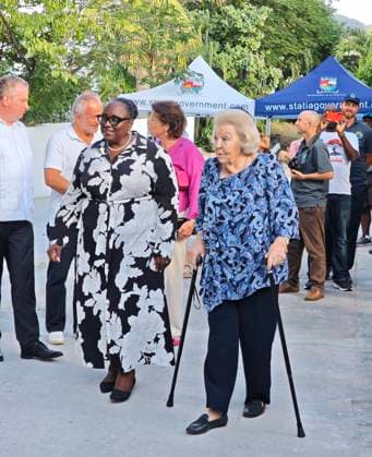 21-11-2025 Antillen Princess Beatrix visited the Public Library and the Government Guest House on the island of Sint Eustatius. Â  Copyright: xPPEx