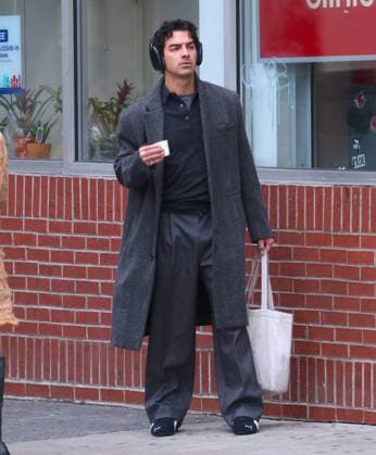 Joe Jonas Out and About NYC - USA Singer Joe Jonas is having lunch with a friend at San Ambroeus then they went to CVS pharmacy store in Soho, NYC, USA, on November 21, 2025. Photo by Dylan Travis ABACAPRESS.COM New York City NY United States  Copyright: xDylanxTravis ABACAx