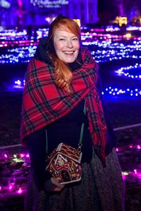 abb- Enie van de Meiklokjes Moderatorin zu Gast bei der Premiere Weihnachten im Tierpark mit Promis am 21.11.2025 in Berlin Berlin Deutschland