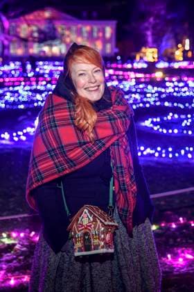 abb- Enie van de Meiklokjes Moderatorin zu Gast bei der Premiere Weihnachten im Tierpark mit Promis am 21.11.2025 in Berlin Berlin Deutschland