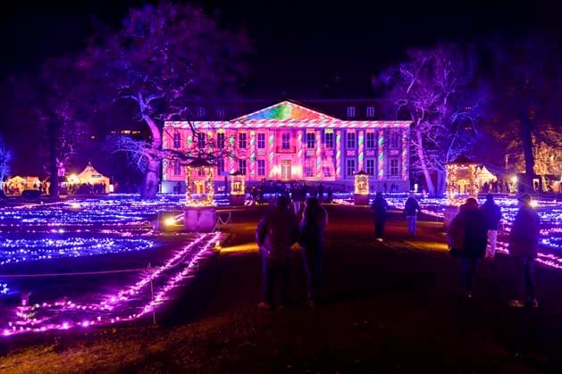 abb- Buter Weihnachtlicher Lichterglanz Uebersicht bei der Premiere Weihnachten im Tierpark mit Promis am 21.11.2025 in Berlin Berlin Deutschland