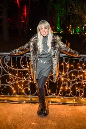 abb- Annemarie Eilfeld Sangerin zu Gast bei der Premiere Weihnachten im Tierpark mit Promis am 21.11.2025 in Berlin Berlin Deutschland