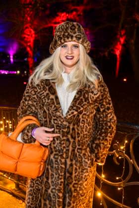 abb- Sarah Knappik zu Gast bei der Premiere Weihnachten im Tierpark mit Promis am 21.11.2025 in Berlin Berlin Deutschland