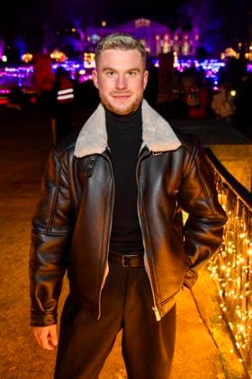 abb- John Riot zu Gast bei der Premiere Weihnachten im Tierpark mit Promis am 21.11.2025 in Berlin Berlin Deutschland