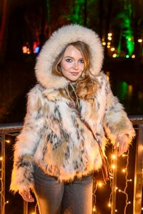 abb- Marie von Bose Schauspielerin und Influencerin zu Gast bei der Premiere Weihnachten im Tierpark mit Promis am 21.11.2025 in Berlin Berlin Deutschland