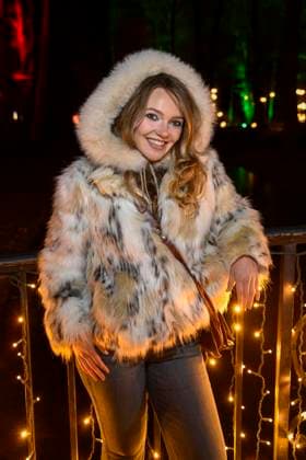 abb- Marie von Bose Schauspielerin und Influencerin zu Gast bei der Premiere Weihnachten im Tierpark mit Promis am 21.11.2025 in Berlin Berlin Deutschland