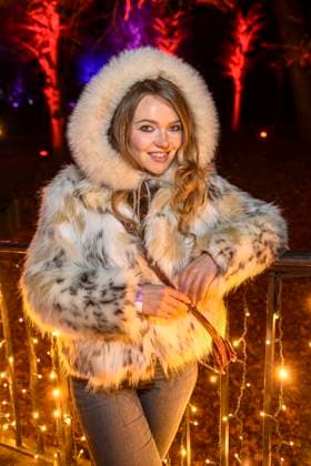 abb- Marie von Bose Schauspielerin und Influencerin zu Gast bei der Premiere Weihnachten im Tierpark mit Promis am 21.11.2025 in Berlin Berlin Deutschland