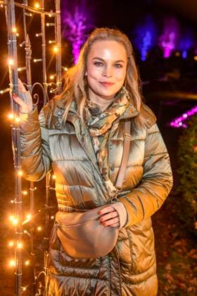 abb- Regina Halmich ex Boxerin zu Gast bei der Premiere Weihnachten im Tierpark mit Promis am 21.11.2025 in Berlin Berlin Deutschland