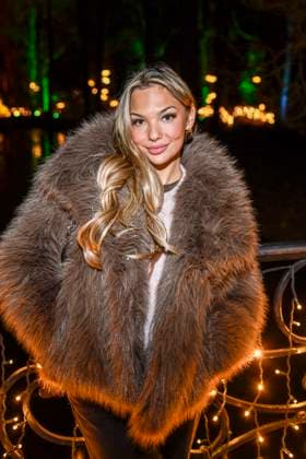abb- Influencerin Michelle Bischoff zu Gast bei der Premiere Weihnachten im Tierpark mit Promis am 21.11.2025 in Berlin Berlin Deutschland