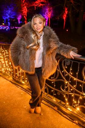 abb- Influencerin Michelle Bischoff zu Gast bei der Premiere Weihnachten im Tierpark mit Promis am 21.11.2025 in Berlin Berlin Deutschland