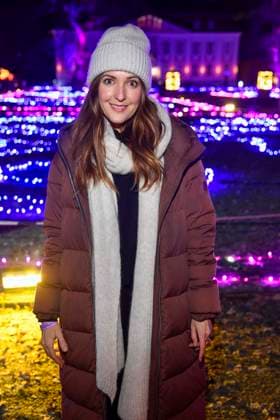 abb- Johanna Klum Moderatorin Wintermuetze zu Gast bei der Premiere Weihnachten im Tierpark mit Promis am 21.11.2025 in Berlin Berlin Deutschland