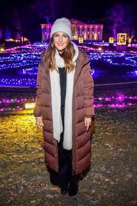 abb- Johanna Klum Moderatorin Wintermuetze zu Gast bei der Premiere Weihnachten im Tierpark mit Promis am 21.11.2025 in Berlin Berlin Deutschland