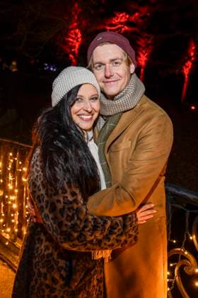 abb- Nadja Jo Klapper und Johannes Heinrichs zu Gast bei der Premiere Weihnachten im Tierpark mit Promis am 21.11.2025 in Berlin Berlin Deutschland