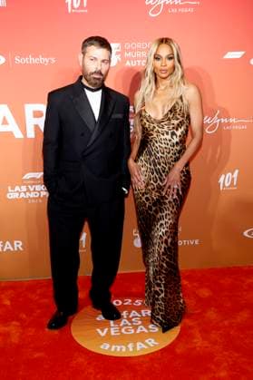 Fausto Puglisi und Ciara bei der amfAR Las Vegas Gala 2025 im Hotel Wynn Las Vegas. Las Vegas, 21.11.2025