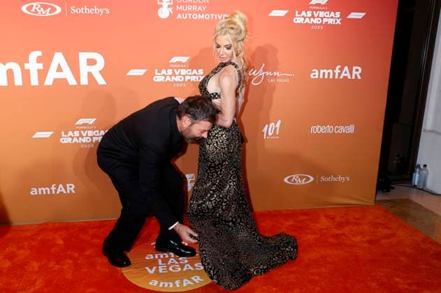 Fausto Puglisi mit Gast bei der amfAR Las Vegas Gala 2025 im Hotel Wynn Las Vegas. Las Vegas, 21.11.2025