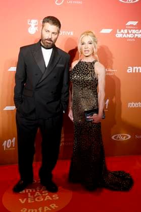 Fausto Puglisi mit Gast bei der amfAR Las Vegas Gala 2025 im Hotel Wynn Las Vegas. Las Vegas, 21.11.2025