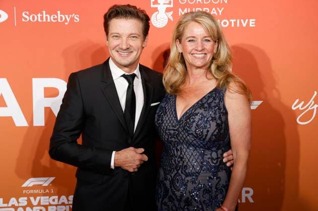 Jeremy Renner mit Schwester Kym Renner bei der amfAR Las Vegas Gala 2025 im Hotel Wynn Las Vegas. Las Vegas, 21.11.2025