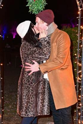 Nadja Jo Klapper und Johannes Heinrichs bei der Eröffnung von Weihnachten im Tierpark 2025 am Schloss Friedrichsfelde im Tierpark Berlin. Berlin, 21.11.2025