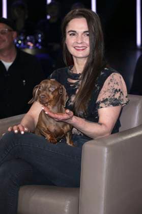 Fränze Lüttich mit Dackel Polly bei der Aufzeichnung der NDR Talk Show im NDR Fernsehstudio Lokstedt. Hamburg, 21.11.2025