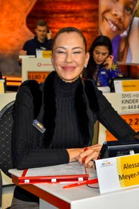 ABB Alessandra Alex Meyer Wölden Woelden Moderatorin zu Gast am Spendentelefon im RTL Studio beim Charity zum 30.Geburtstag des RTL Spendenmarathon - wir helfen Kindern bei RTL Deutschland am 21.11.2025 2.Spendentag in Koeln Deutz NRW Deutschland