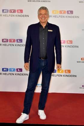 ABB Jürgen Juergen Hingsen ex 10 Kaempfer zu Gast auf dem roten Teppich im RTL Studio beim Charity zum 30.Geburtstag des RTL Spendenmarathon - wir helfen Kindern bei RTL Deutschland am 21.11.2025 2.Spendentag in Koeln Deutz NRW Deutschland