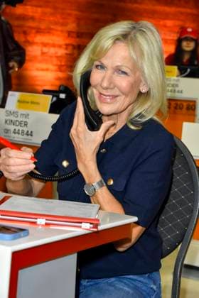 ABB Ulrike von der Groeben Moderatorin zu Gast am Spendentelefon im RTL Studio beim Charity zum 30.Geburtstag des RTL Spendenmarathon - wir helfen Kindern bei RTL Deutschland am 21.11.2025 2.Spendentag in Koeln Deutz NRW Deutschland