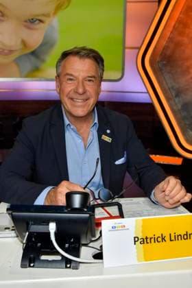 ABB Patrick Lindner Saenger zu Gast am Spendentelefon im RTL Studio beim Charity zum 30.Geburtstag des RTL Spendenmarathon - wir helfen Kindern bei RTL Deutschland am 21.11.2025 2.Spendentag in Koeln Deutz NRW Deutschland