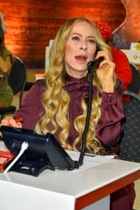 ABB Jenny Elvers Schauspielerin zu Gast am Spendentelefon im RTL Studio beim Charity zum 30.Geburtstag des RTL Spendenmarathon - wir helfen Kindern bei RTL Deutschland am 21.11.2025 2.Spendentag in Koeln Deutz NRW Deutschland