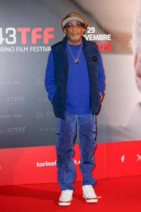 43 Turin Film Festival - Photocall TURIN, ITALY - NOVEMBER 22: Spike Lee poses at the photocall of Stella della Mole Award during the 43rd Torino Film Festival 2025 at Teatro Regio on November 22, 2025 in Turin, Italy. Photo Marco Piovanotto Abacapress.com  Copyright: xPiovanottoxMarco ABACAx