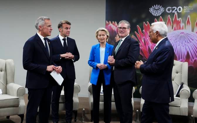 November 22, 2025, Johannesburg, South Africa: Prime Minister Mark Carney, left to right, French President Emmanuel Macron, Ursula von der Leyen, President of the European Commission, British Prime Minister Sir Keir Starmer and Antonio Costa, President of the European Council talk as they arrives for the G7++ meeting during the G20 in Johannesburg, South Africa, on Saturday, Nov. 22, 2025. Johannesburg South Africa  - ZUMAc35_ 20251122_zaf_c35_023 Copyright: xSeanxKilpatrickx