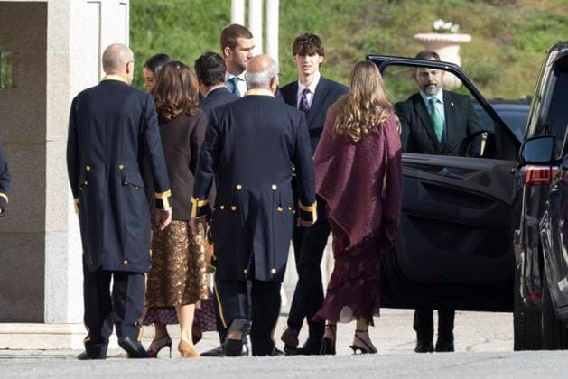 King Juan Carlos arrives at El Pardo Palace to meet with his family Miguel Urdangarin, Pablo Urdangarin and Johanna Zott on their arrival at El Pardo Palace, November 22, 2025, in Madrid Spain FAMOUSES EL PARDO ROYALTY MONARCHY José Madrid Madrid Madrid Spain  Copyright: xJosÃ xRuizx 7118520