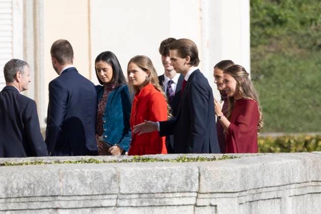 King Juan Carlos arrives at El Pardo Palace to meet with his family Juan Urdangarin, Victoria Federica, Irene Urdangarin, Pablo Urdangarin and Miguel Urdangarin on their arrival at El Pardo Palace, on November 22, 2025, in Madrid Spain FAMOUSES EL PARDO ROYALTY MONARCHY José Madrid Madrid Madrid Spain  Copyright: xJosÃ xRuizx 7118541