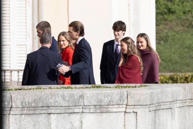 King Juan Carlos arrives at El Pardo Palace to meet with his family Juan Urdangarin, Irene Urdangarin, Pablo Urdangarin, Miguel Urdangarin and Johanna Zott on their arrival at El Pardo Palace, on November 22, 2025, in Madrid Spain FAMOUSES EL PARDO ROYALTY MONARCHY José Madrid Madrid Madrid Spain  Copyright: xJosÃ xRuizx 7118542