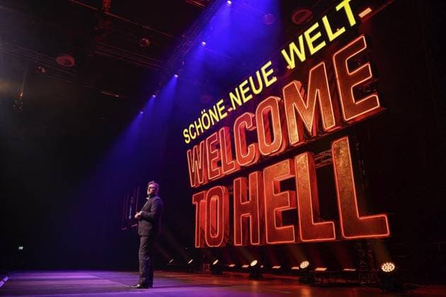 Bochum: Paul Panzer live ** NUR FÜR REDAKTIONELLE ZWECKE ** EDITORIAL USE ONLY **<p>Paul Panzer (Dieter Tappert) mit seinem neuen Programm Schöne neue Welt - welcome to hell am Samstag, den 22. November 2025, im Ruhrcongress in Bochum. Copyright: UwexErnst