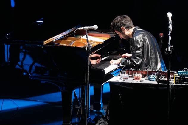Tigran Hamasyan performs in Madrid, Spain - 22 Nov 2025 Armenian jazz pianist Tigran Hamasyan performs during the JAZZMADRID concert at the Fernanda Gómez Theatre in Madrid. Madrid Spain Copyright: xAtilanoxGarciax xSOPAxImagesx photo01189