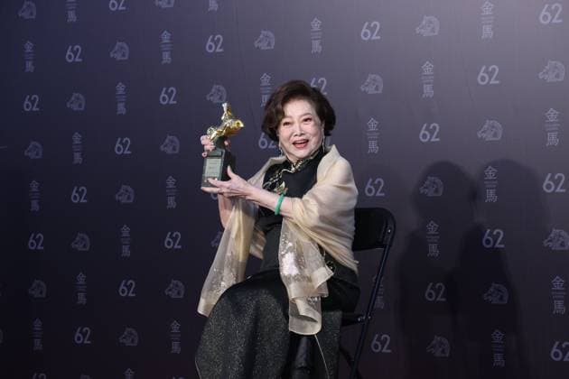 62nd Golden Horse Awards in Taipei TAIPEI, CHINA - NOVEMBER 22, 2025 - Taiwanese actress Shu Fang Chen won the Lifetime Achievement Award at the 62nd Golden Horse Awards in Taipei, China on November 22, 2025. Taipei Taiwan China  Copyright: xCFOTOx i1763909189183