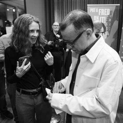 November 23, 2025, Dallas, Texas, USA : FRED ARMISEN meeting with fans in the reception area Dallas USA - ZUMAm147 20251123_zap_m147_008 Copyright: xHossxMcBainx