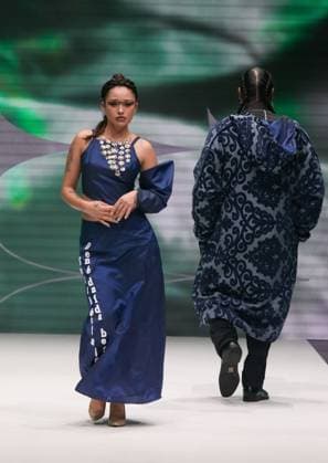 (251123) -- VANCOUVER, Nov. 23, 2025 -- A model presents a creation by Tishna Marlowe x Jennifer Younger during the closing night of Vancouver Indigenous Fashion Week 2025 in Vancouver, British Columbia, Canada, Nov. 22, 2025. The show highlighted the spirit of Canada s West Coast, marking the conclusion of the week-long celebration of indigenous culture and creativity. (Photo by Liang Sen Xinhua) CANADA-VANCOUVER-INDIGENOUS FASHION WEEK-CLOSING NIGHT LinxWei 