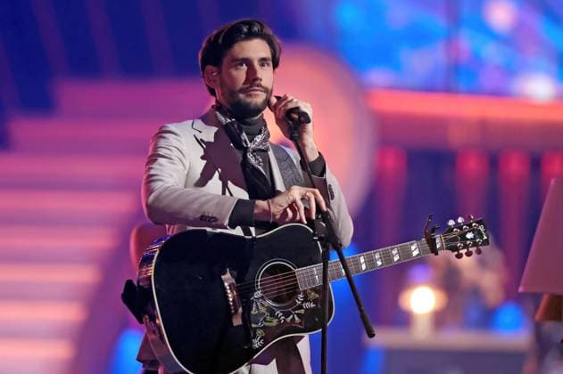 ZDF - Die Giovanni Zarrella Show . Sänger Alvaro Soler während der ZDF - Unterhaltungssendung Die Giovanni Zarrella Show am 22.11.2025 in der Messehalle Offenburg. 20251122SBK0054