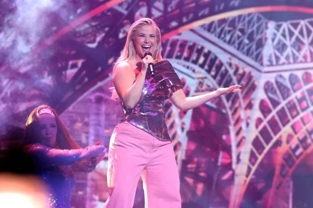 ZDF - Die Giovanni Zarrella Show . Sängerin Beatrice Egli während der ZDF - Unterhaltungssendung Die Giovanni Zarrella Show am 22.11.2025 in der Messehalle Offenburg. 20251122SBK0098