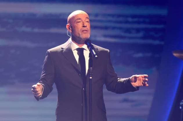 ZDF - Die Giovanni Zarrella Show . Sänger Der Graf ( Unheilig ) während der ZDF - Unterhaltungssendung Die Giovanni Zarrella Show am 22.11.2025 in der Messehalle Offenburg. 20251122SBK0088