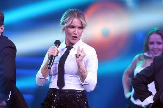 ZDF - Die Giovanni Zarrella Show . Sängerin Sonia Liebing während der ZDF - Unterhaltungssendung Die Giovanni Zarrella Show am 22.11.2025 in der Messehalle Offenburg. 20251122SBK0094