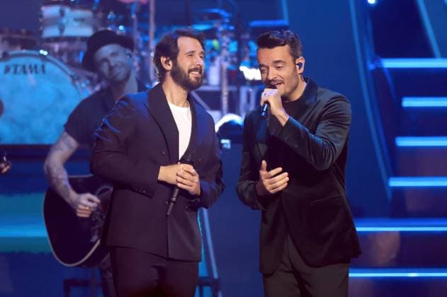 ZDF - Die Giovanni Zarrella Show . Sänger Josh Groban und Giovanni Zarrella während der ZDF - Unterhaltungssendung Die Giovanni Zarrella Show am 22.11.2025 in der Messehalle Offenburg. 20251122SBK0107