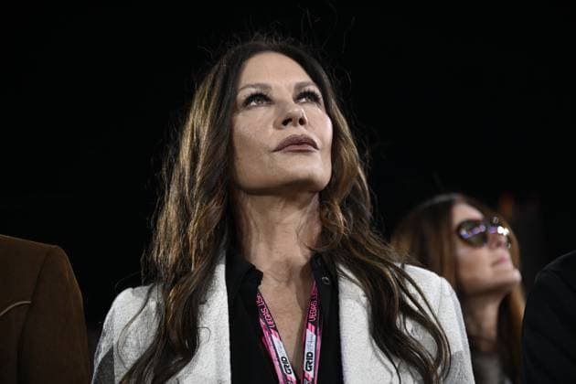 Formula 1 Grand Prix of Las Vegas 2025 - Pre-Race Show (Grid) LAS VEGAS, NEVADA - NOVEMBER 22: Catherine Zeta-Jones attends the Pre-Race Show (Grid) during race night at the Formula 1 Grand Prix 2025 of Las Vegas at Las Vegas Strip Circuit on November 22, 2025 in Las Vegas, Nevada, United States. Tayfun Coskun Anadolu Nevada United States. Editorial use only. Please get in touch for any other usage.  Copyright: x2025xAnadoluxTayfunxCoskunx
