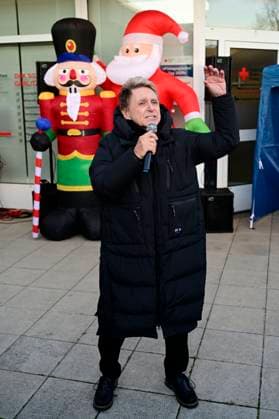 Hans-Jürgen Beyer bei einem Live-Auftritt beim Glühweinfest in der Kö-Passage. Görlitz, 22.11.2025