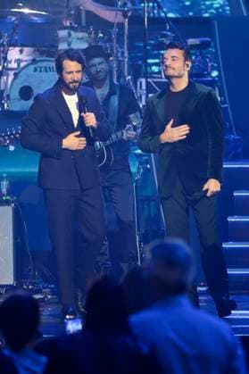 Josh Groban und Giovanni Zarrella in der ZDF-Musikshow Die Giovanni Zarrella Show live aus der Messe Offenburg. Offenburg, 22.11.2025