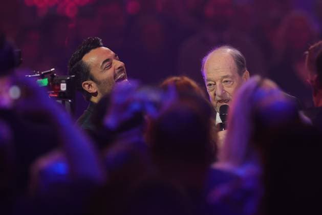 Die Giovanni Zarrella Show - Wir sagen Dankeschön Giovanni Zarrella mit Ralph Siegel. Die Giovanni Zarrella Show. ZDF-Live Sendung vom 22.11.2025 in der Baden-Arena Offenburg unter dem Motto Wir sagen Dankeschön. Offenburg, Baden-Württemberg, Deutschland.