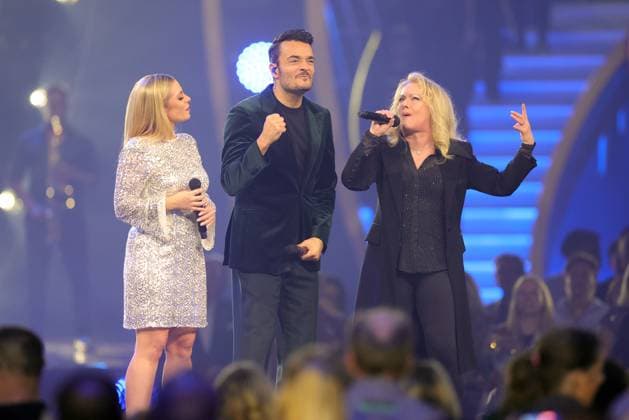 Die Giovanni Zarrella Show - Wir sagen Dankeschön Giovanni Zarrella mit Marina Marx und Nicole. Giovanni Zarrella mit MDie Giovanni Zarrella Show. ZDF-Live Sendung vom 22.11.2025 in der Baden-Arena Offenburg unter dem Motto Wir sagen Dankeschön. Offenburg, Baden-Württemberg, Deutschland.