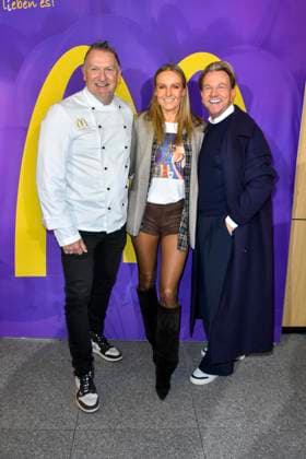 ABB Marcus Pruente Stephanie Pruente Sandro Rath bei der Wiedereroeffnung der MC Donald Filiale Schnell Restaurant in Essen am 23.11.2025 NRW Deutschland